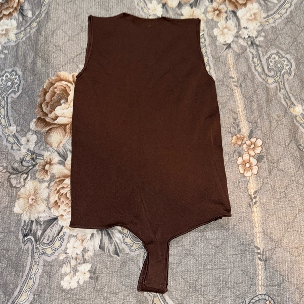 SKIMS ESSENTIAL CREW NECK SLEEVELESS BODYSUIT